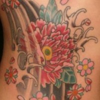 fiori con fiori di ciliegia tatuaggio colorato