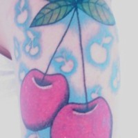 ciliegia rossa matura tatuaggio colorato