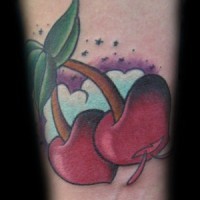 Tatuaje en color de grandes cerezas rojas maduras