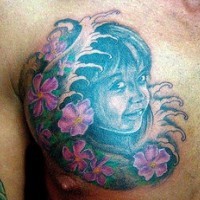 Tattoo von japanischem Jungen auf der Brust