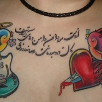Tattoo von singenden Vögeln und gebrochenem Herzen auf der Brust