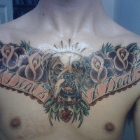 Tattoo von Hund mit Blumen auf der Brust