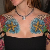 Tattoo von goldenen Sternen auf der Brust