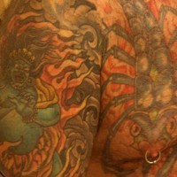 Großartiges Tattoo von bösem Seeungetüm auf der Brust