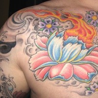 Farbtattoo von schön gestaltenden Flammenblumen auf der Brust