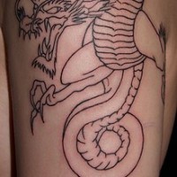 tatuaje incompleto de dragón volndo