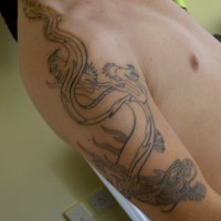 tatuaje incompleto de dragón chino