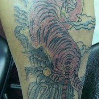 Chinesischer Tiger auf Sonnenaufgang Tattoo