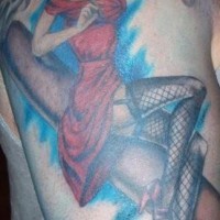 el tatuaje de una chica en vestido rojo con un cigarro en estilo pin up