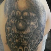 vecchio pagliaccio zombie faccia nera tatuaggio