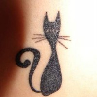 confuso gatto nero tatuaggio