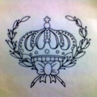 corona di lauro inchiostro nero tatuaggio