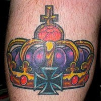 corona viola imperiale con croce tatuaggio