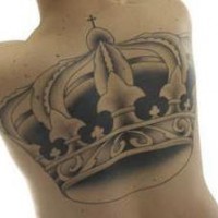 larga corona imperiale tatuaggio sulla schiena