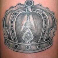 corona imperiale inchiostro nero tatuaggio