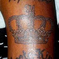 tatuaje fallar o ganar de corona de rey con Martin Looter