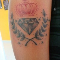 corona e diamante in lauro tatuaggio