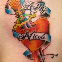 pugnale e cuore amore tatuaggio in colore