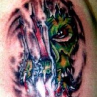 3d creatura zombie verde tatuaggio