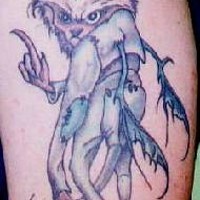 tatuaje colorido de criatura de deidad