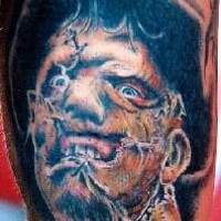 tatuaje realístico de cabeza de Leatherface