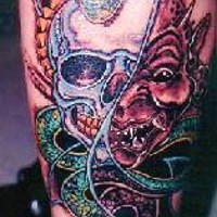 tatuaje de cráneo demonio y serpiente