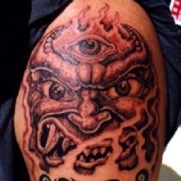 tatuaje de demonio de trés ojos