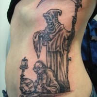 Le tatouage de la morte prenant la vie d'un vieux homme