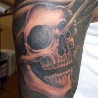 Le tatouage qualitatif de visage de la morte à l'encre noir