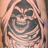 Tod im Umhang schwarze Tinte Tattoo