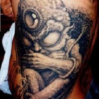 tatuaje de demonio pequeño con tres ojos