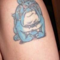 tatuaje azul de Spike de Tom y Jerry
