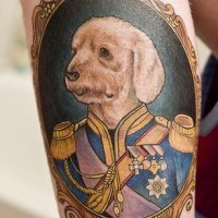 Klassisches Porträt  des Colonel-Welpen Tattoo