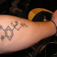 Aggregazione molecolare tatuaggio sul braccio