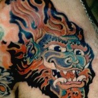 Le tatouage de dragon humain chinois en couleur