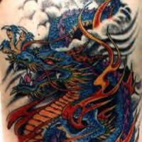 cinese drago blu in fiamme opera d'arte tatuaggio
