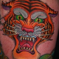 Klassischer Stil brüllender Tiger Tattoo