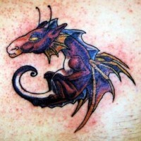 Lila Pferd Drache Tattoo