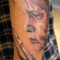 Edward mit den Scherenhand im Profil Tattoo