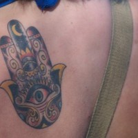 Tatuaje a color de Hamsa