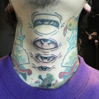 quattro occhi sul collo tatuaggio