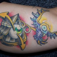 Tatuaje a color de un globo ocular y un gorrión