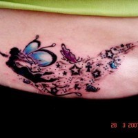 fata volante con stelle e farfalle traceri tatuaggio