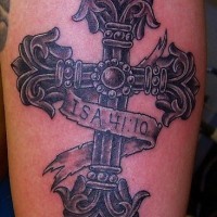 Le tatouage de beau croix chrétien