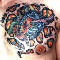Tatuaje a color de gusanos 3d