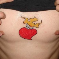 Tatuaje de corazón en fuego