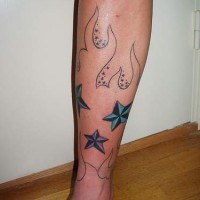 sihouette fiamme con stelle tatuaggio