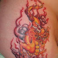 drago fuoco asiatico tatuagio