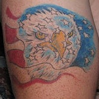 super patriotico USA con gufo bandiera tatuaggio