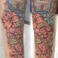 Tatuaje en color la vid con flores diferentes con escudo armas arriba
